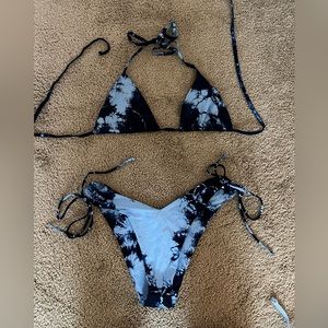 Frankie’s blue tie dye bikini set